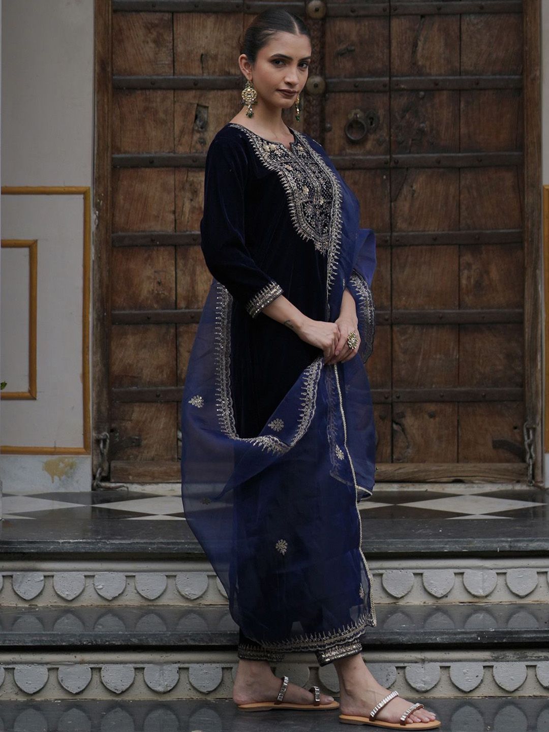 Dhiyona IE Ethnic Motifs Embroidered Thread Work Velvet Kurta With Trousers & Dupatta