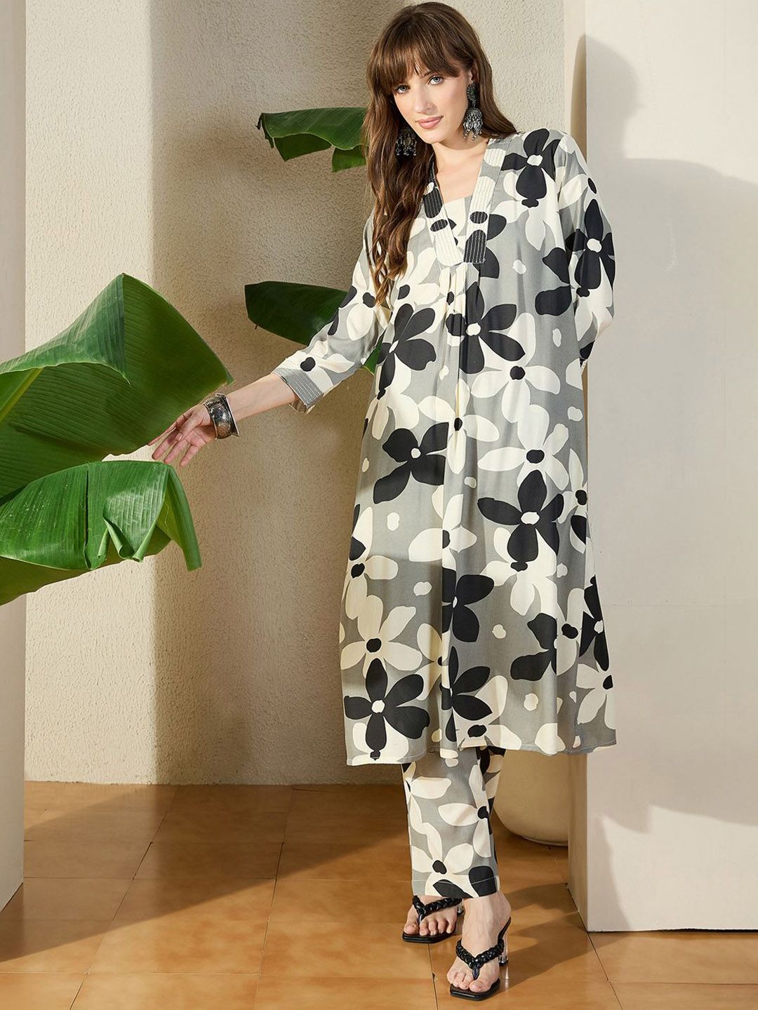 Dhiyona IE Printed V-Neck Tunic With Trouser