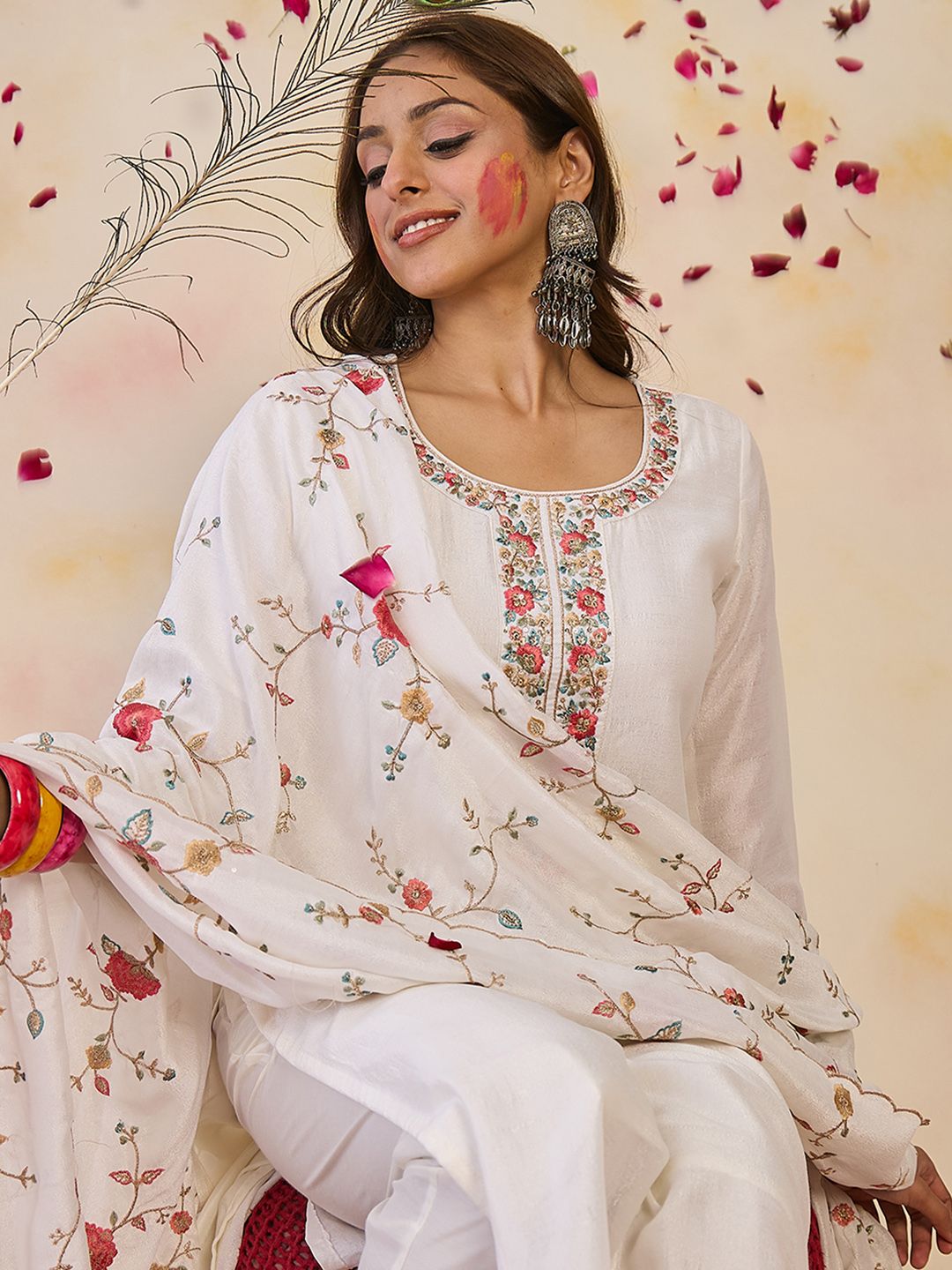Women Floral Embroidered Regular Thread Work Kurta with Trousers & With Dupatta