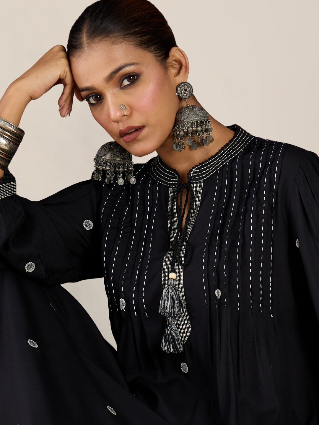 Dhiyona IE Women Ethnic Motifs Embroidered Panelled Thread Work Kurta with Trousers