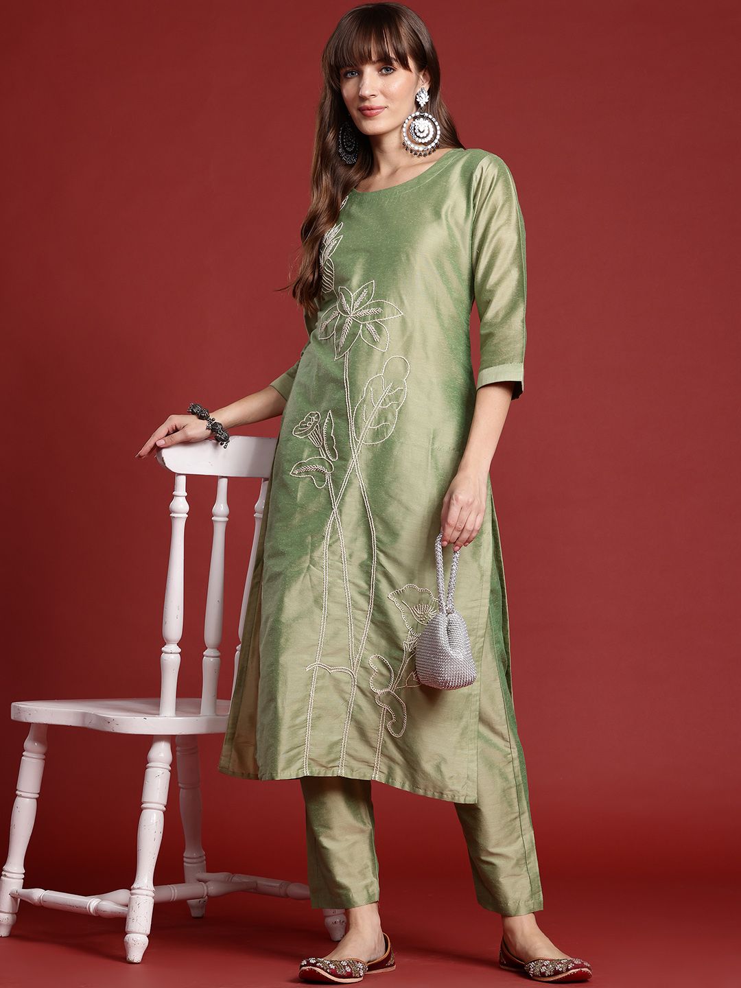 Dhiyona IE Floral Embroidered Thread Work Kurta with Trousers