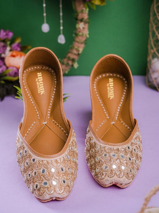 Dhiyona AK Women Cream-Coloured Ethnic Embellished Fabric Mojaris