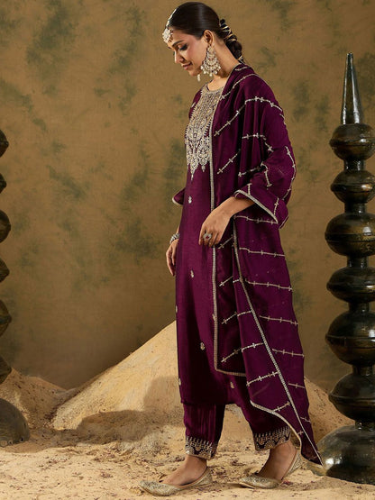 Dhiyona IE Ethnic Floral Embroidered Zari Work Detail Regular Sleeves Round Neck Kurta Set