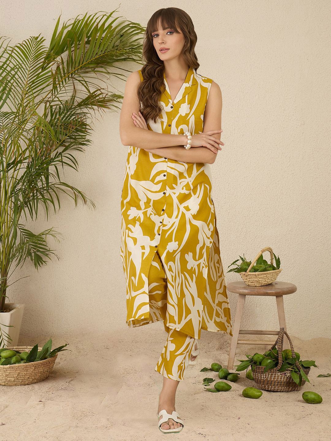 Women Printed Regular Linen Kurta with Trousers