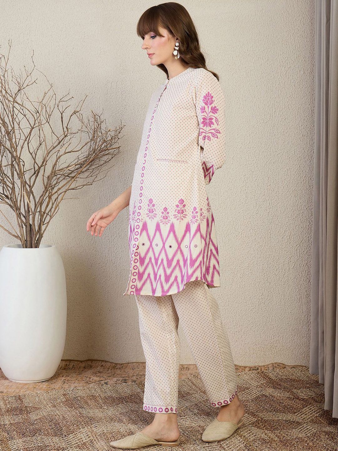 Floral Printed Mandarin Collar Straight Kurta With Trousers