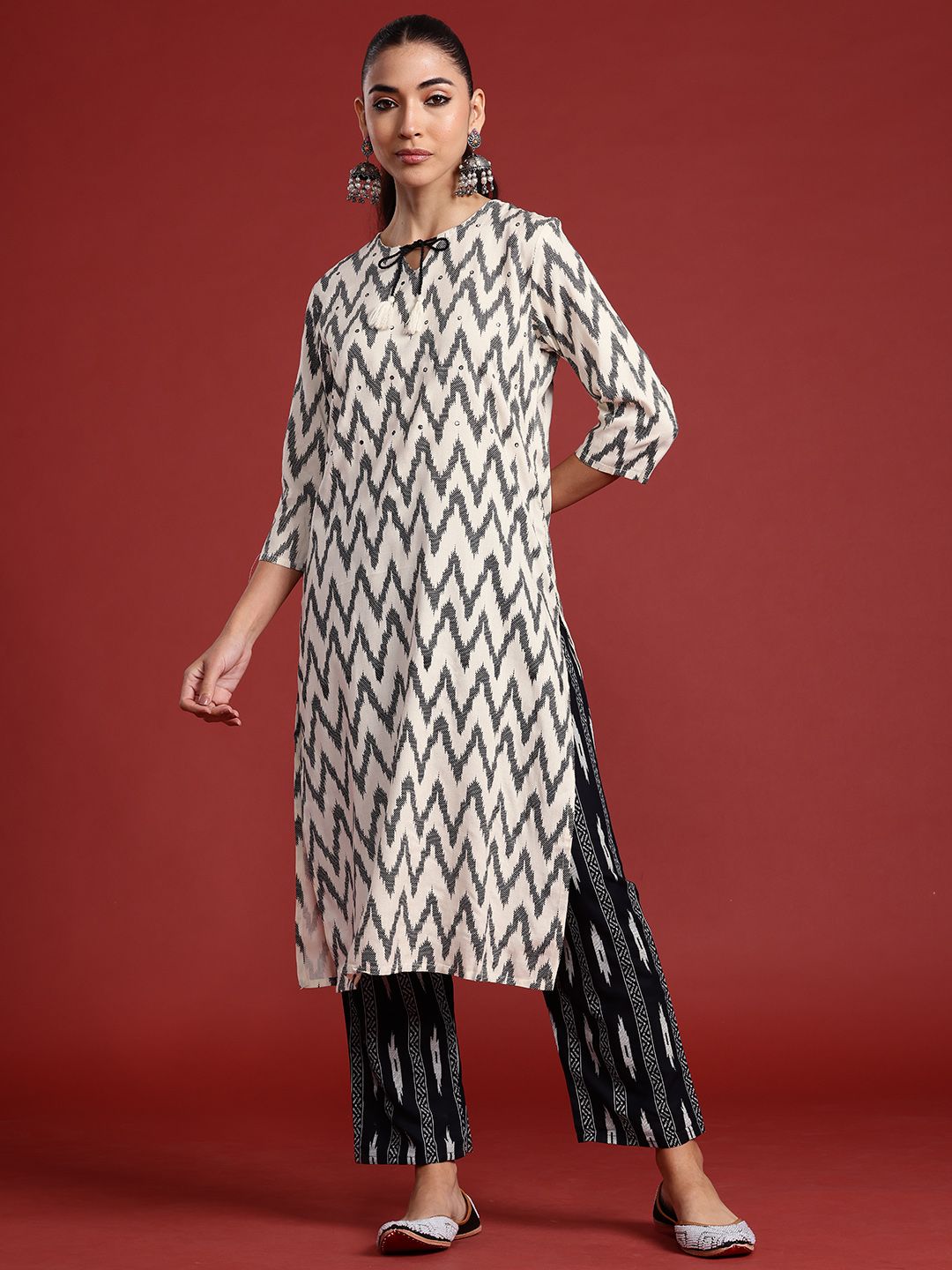 Dhiyona IE Printed Tie-Up Neck Mirror Work Kurta With Trousers