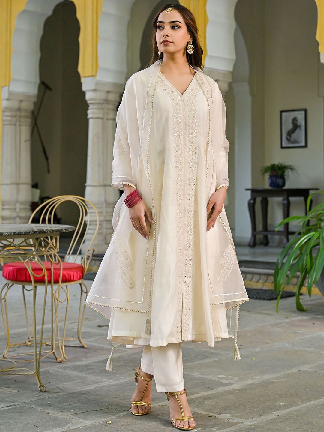 Dhiyona PD Women Women Solid Embroidered Kurta with Trousers & Dupatta