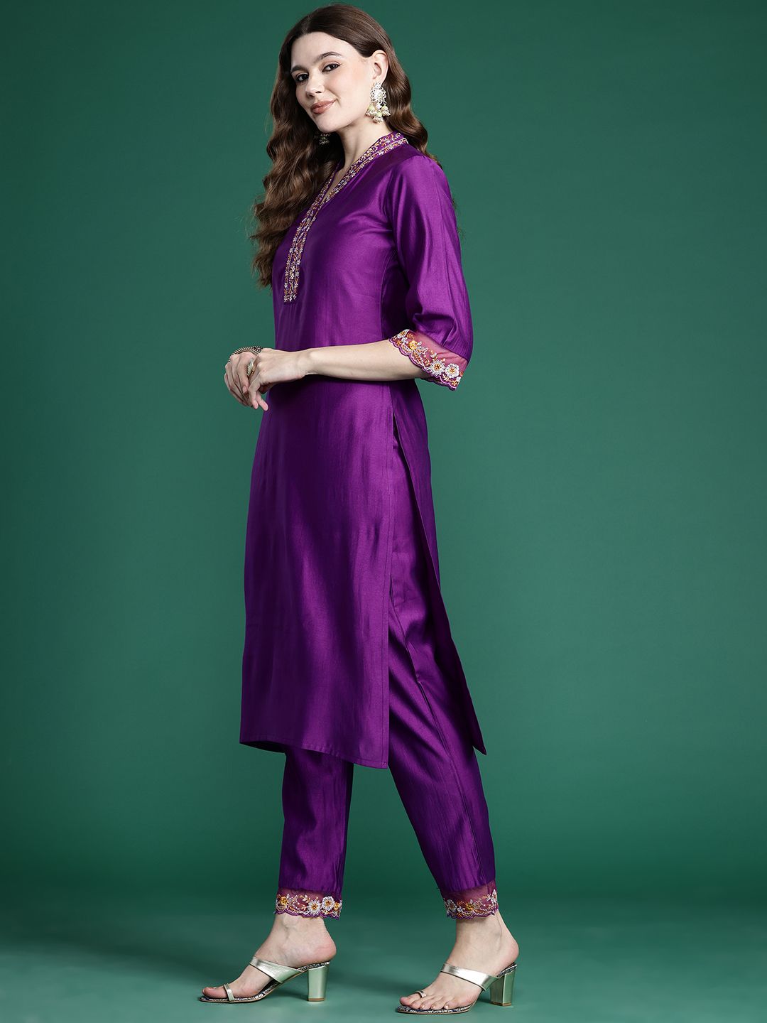 Dhiyona IE Floral Thread Work Liva Kurta with Trousers & With Dupatta
