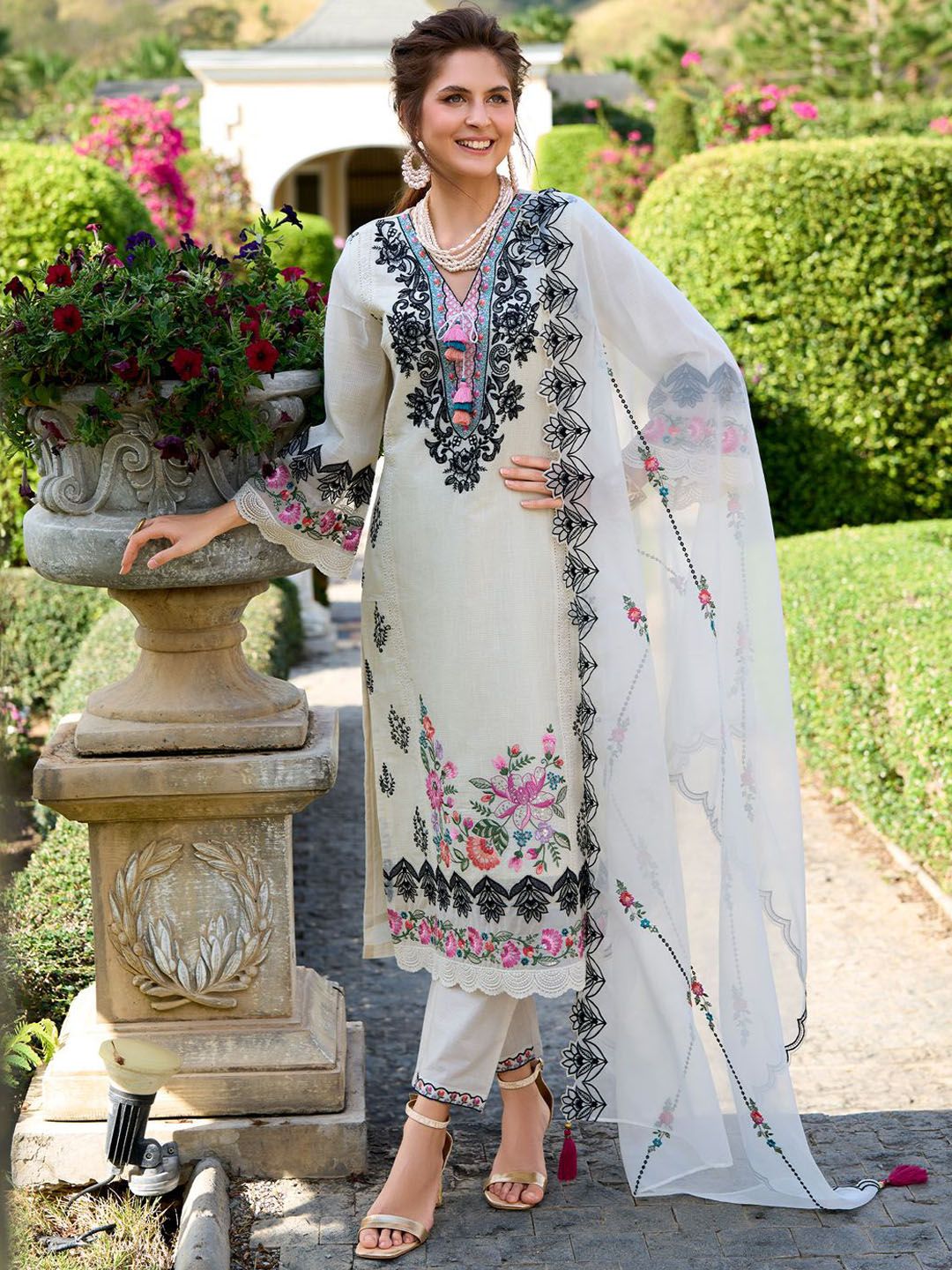 Ethnic Motifs Embroidered Pure Cotton Kurta with Trousers & Dupatta