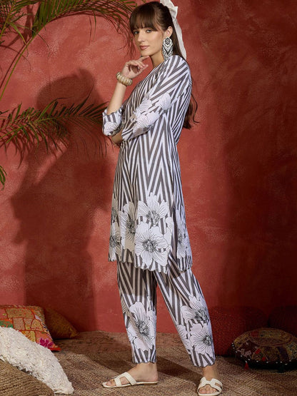 Women Floral Printed Regular Pure Cotton Kurta with Trousers