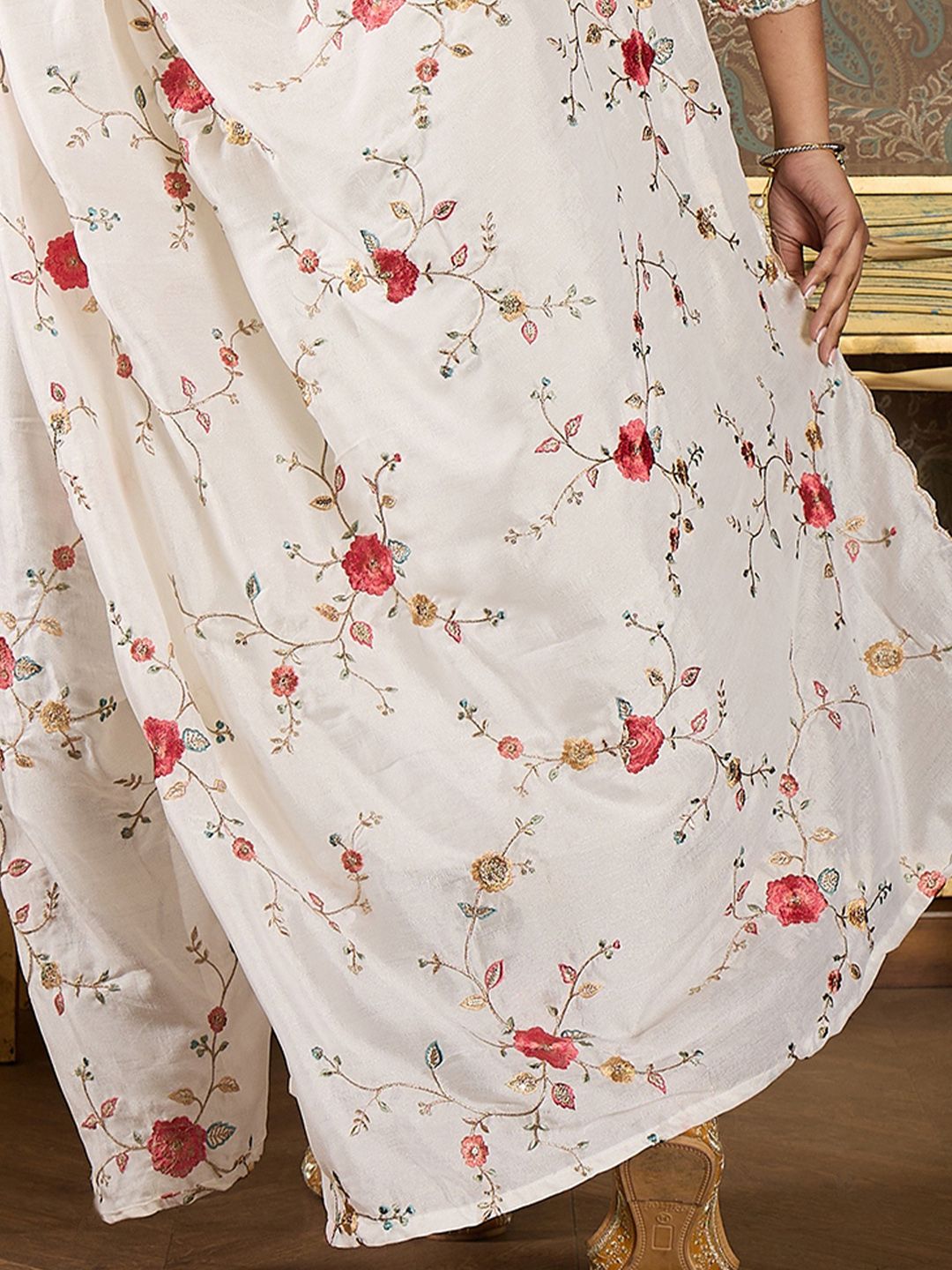 Women Floral Embroidered Regular Thread Work Kurta with Trousers & With Dupatta