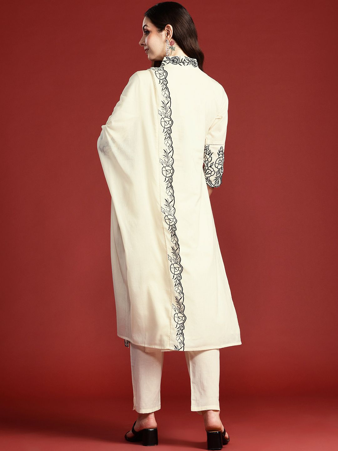 Floral Embroidered Thread Work Pure Cotton Kurta with Trousers & With Dupatta