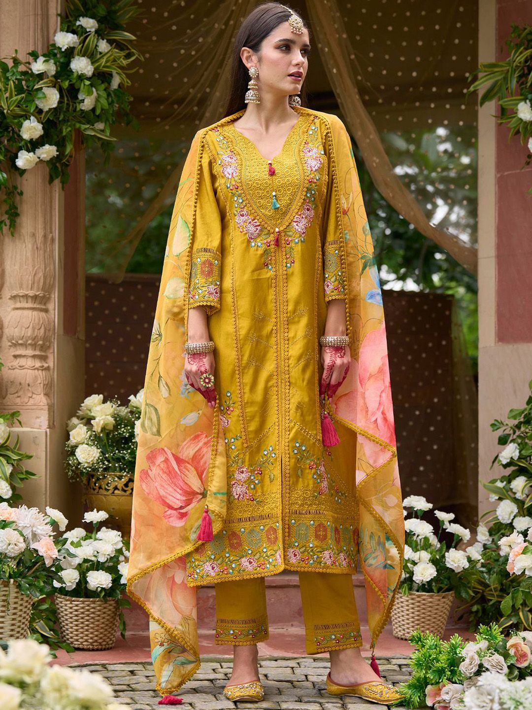 Women Floral Embroidered Panelled Thread Work Kurta with Trousers & With Dupatta