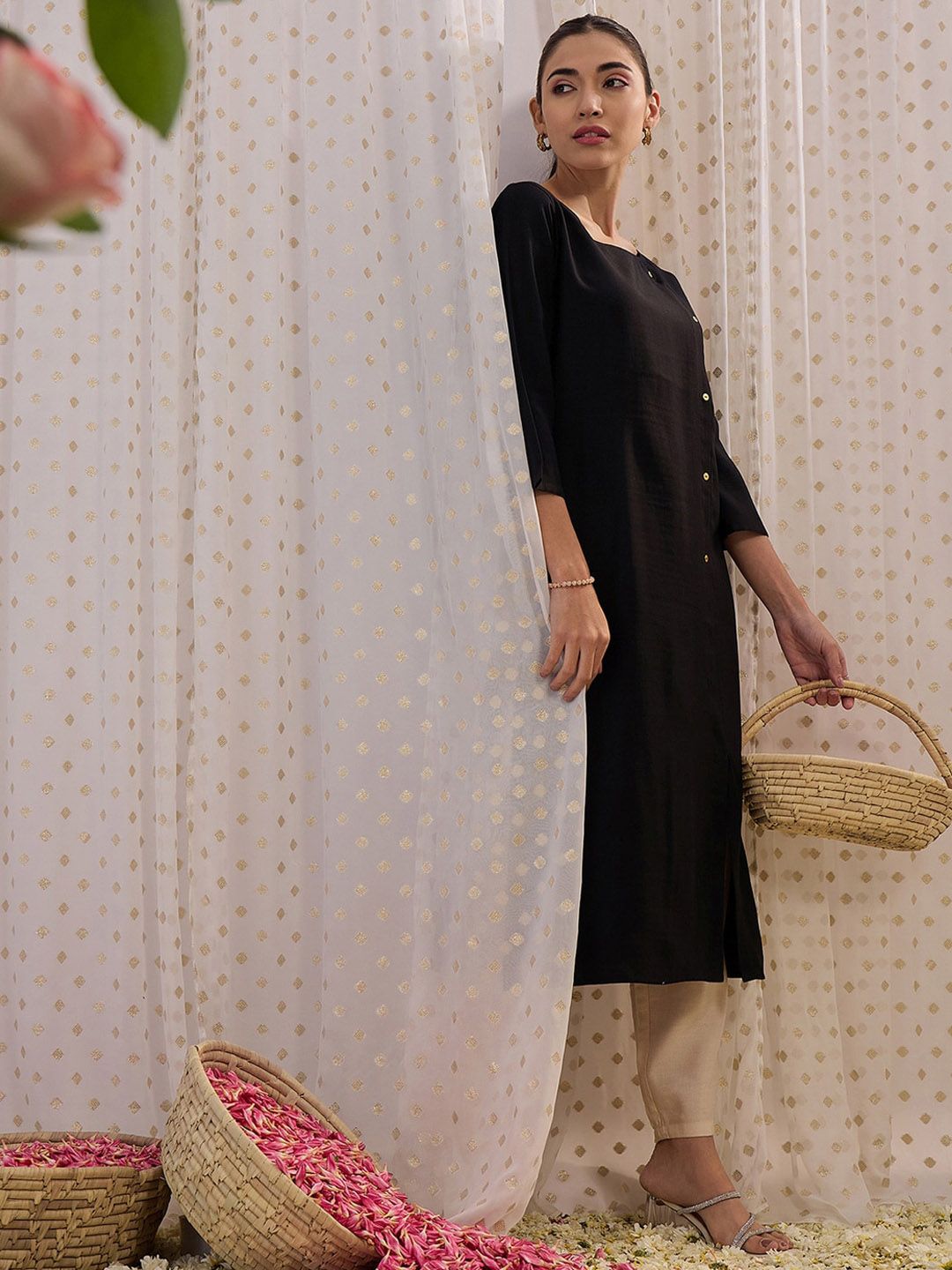 Dhiyona IE Round Neck Three-Quarter Sleeves Straight Kurta