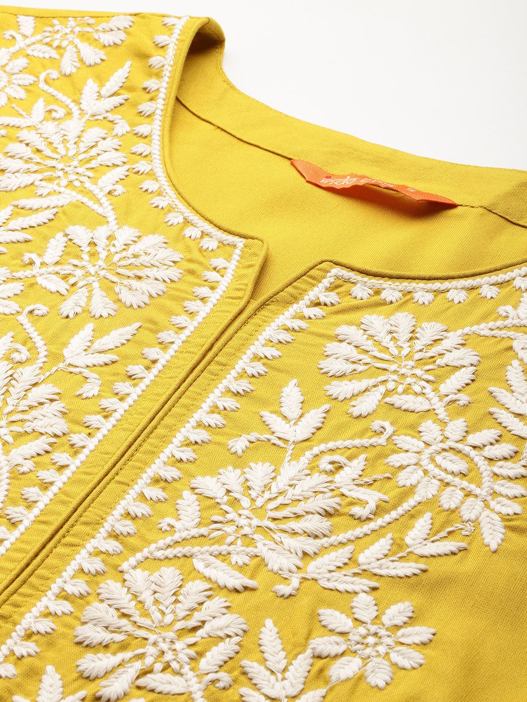 Dhiyona IE Floral Embroidered Thread Work Kurta