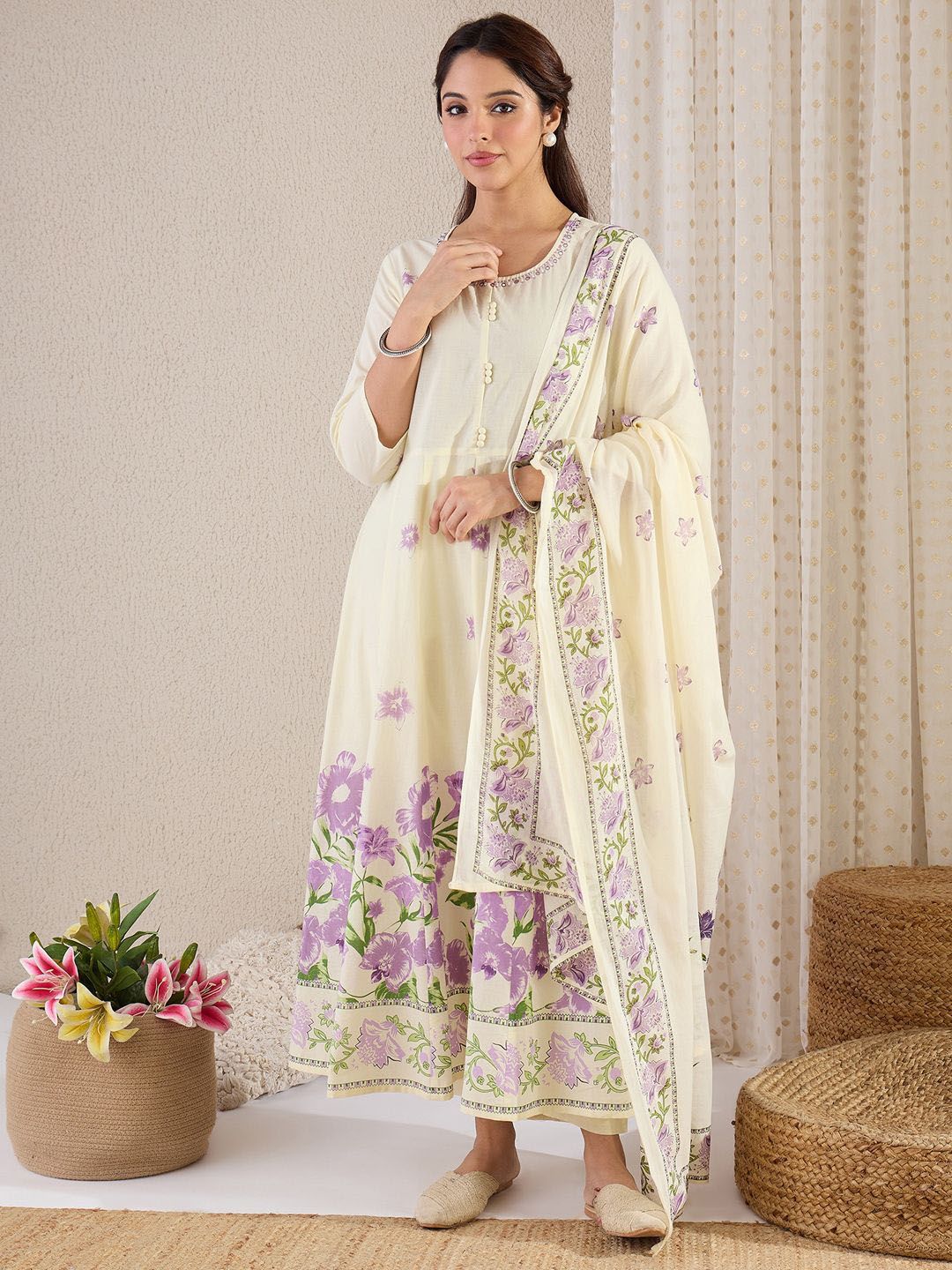 Women Floral Printed Regular Beads and Stones Pure Cotton Kurta Set