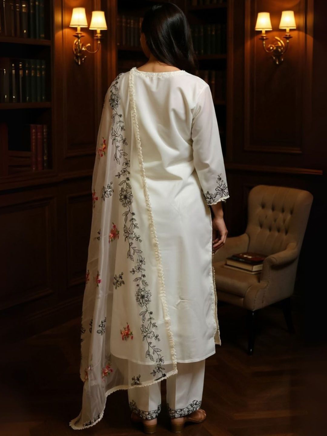 Floral Printed Round Neck Straight Kurta With Trousers & Dupatta