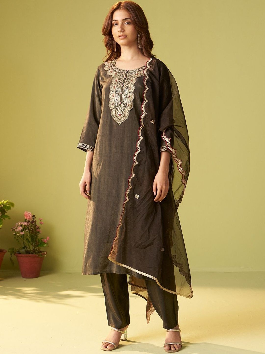 Embroidered Thread Work Liva Kurta With Trouser & With Dupatta
