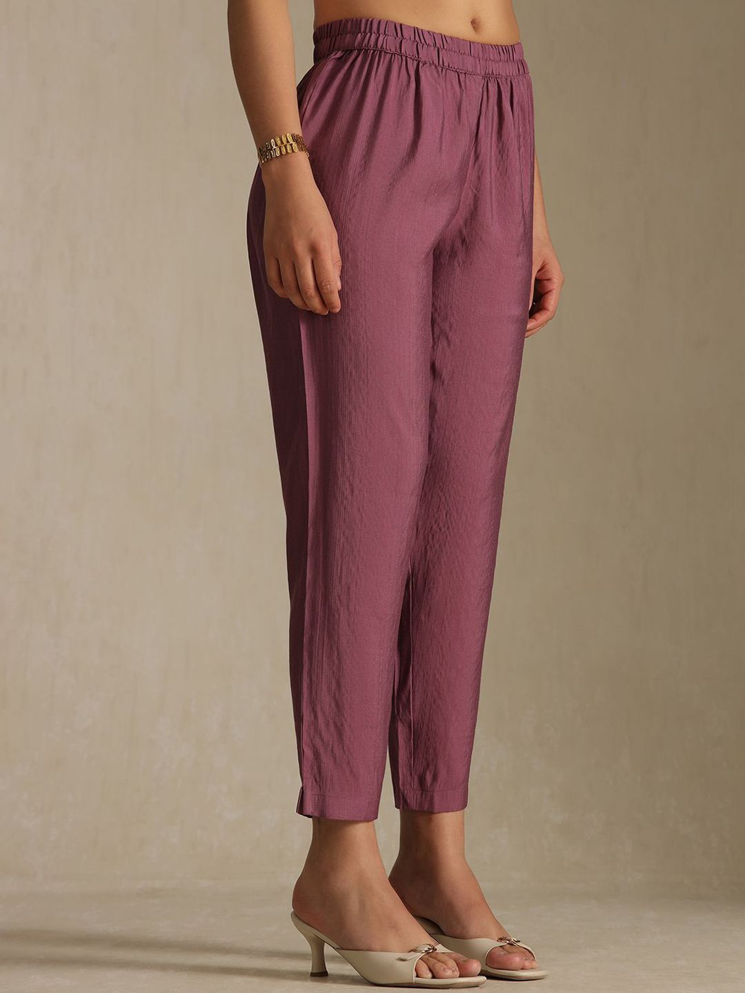 Dhiyona SO Women's Women Solid Kurta with Trousers