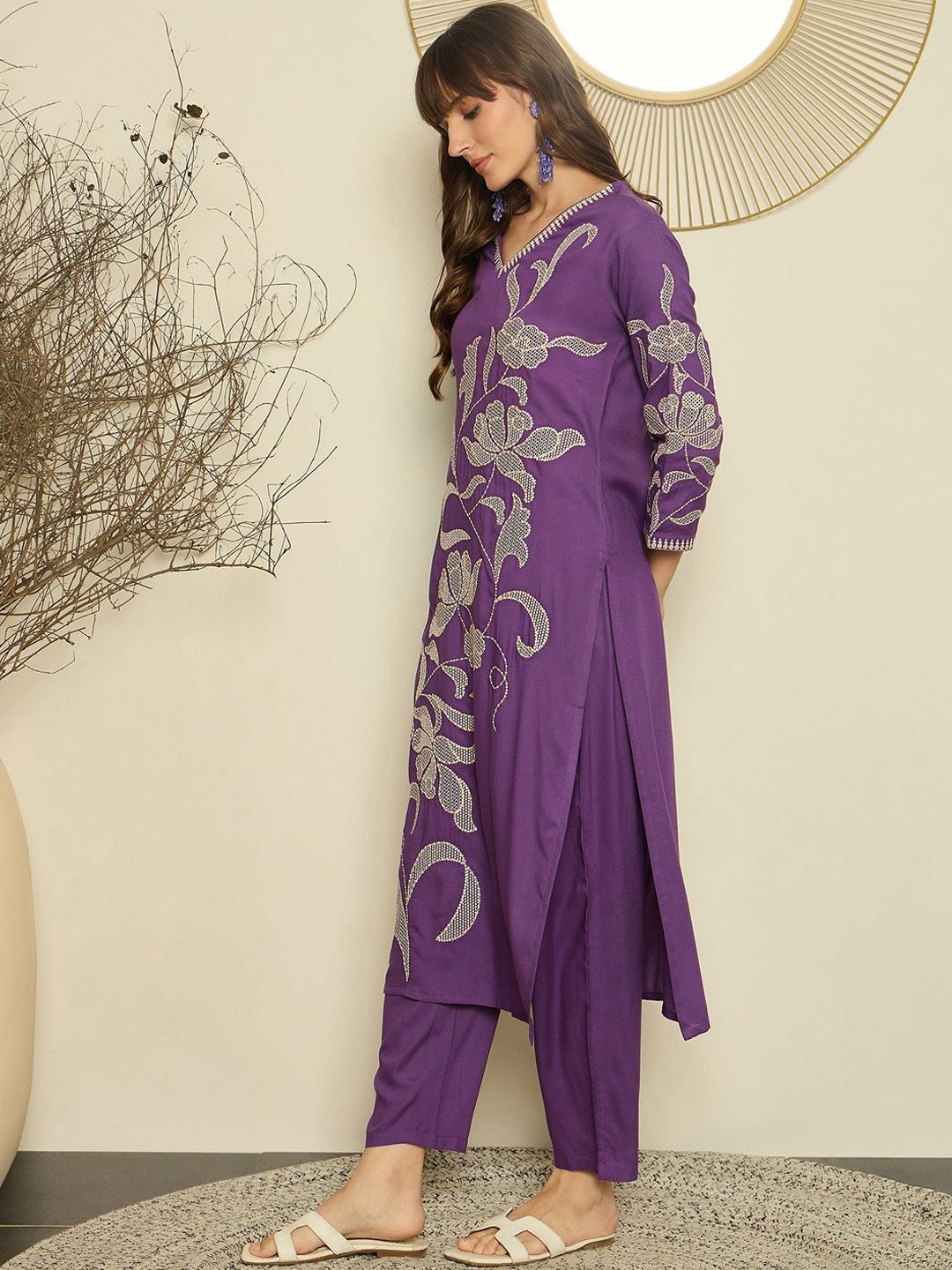 Women Ethnic Motifs Embroidered Regular Thread Work Kurta with Trouser