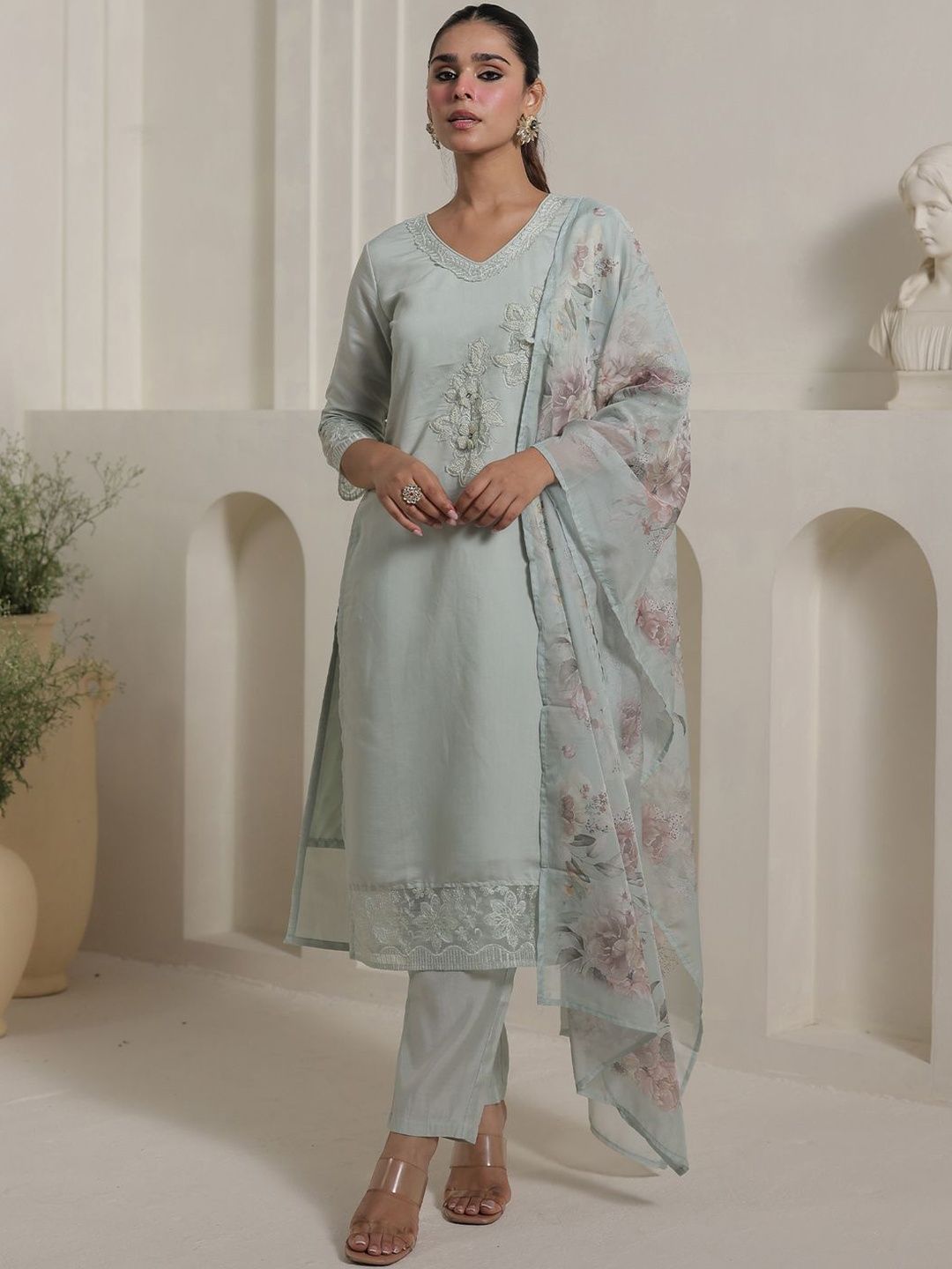 Dhiyona IE Women Floral Embroidered Beads and Stones Kurta with Trousers & Dupatta