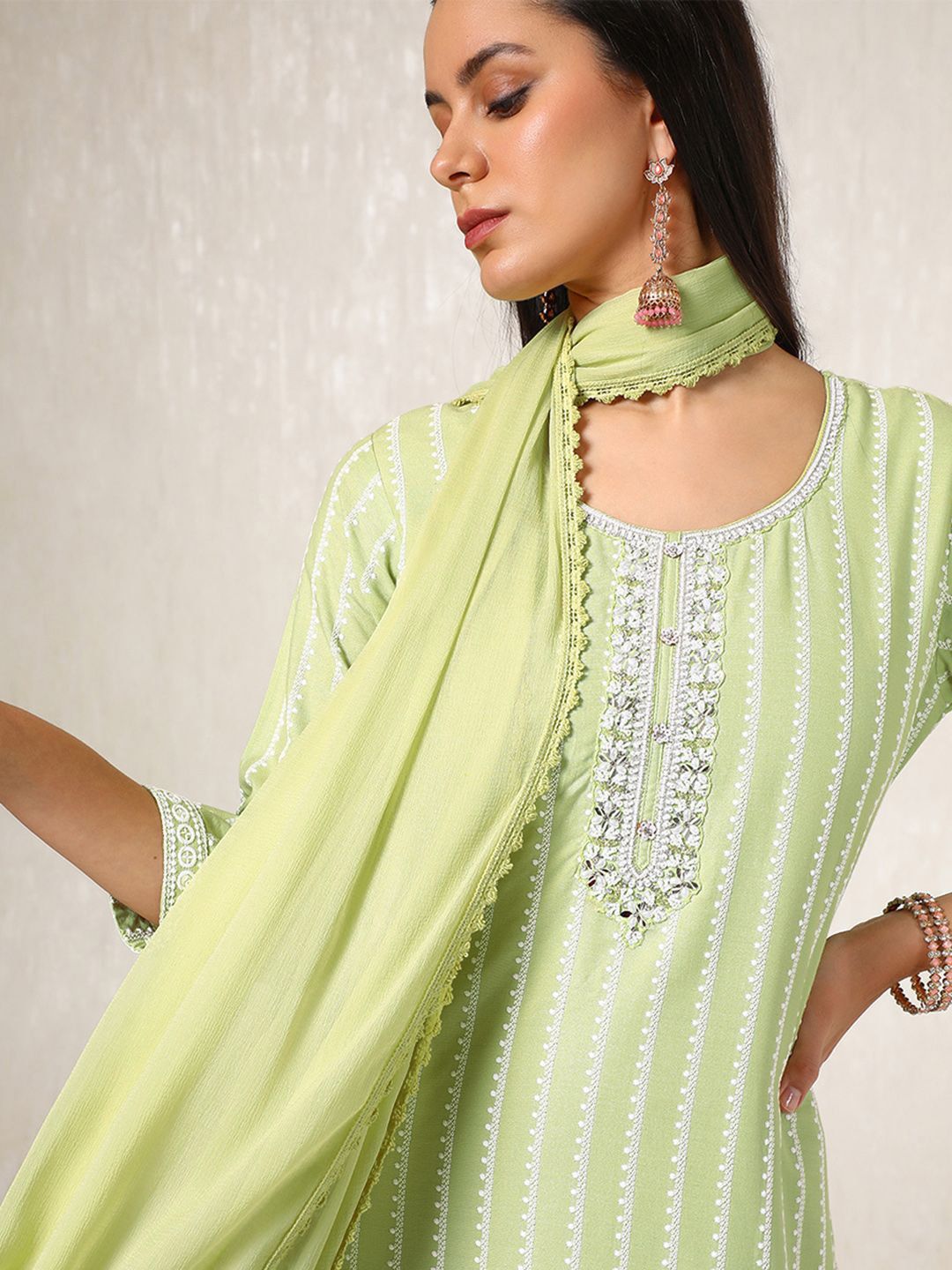 Dhiyona SO Women's Floral Embroidered Regular Thread Work Straight Kurta With Trouser With Dupatta