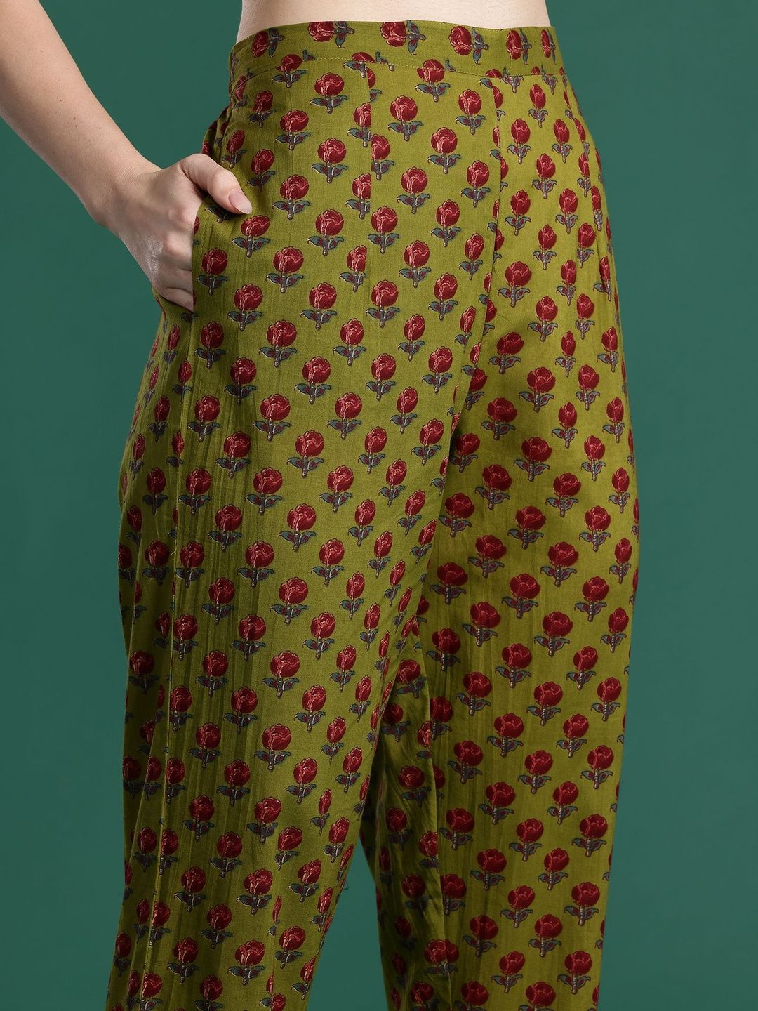Women Floral Printed Empire Pure Cotton Kurta with Trousers