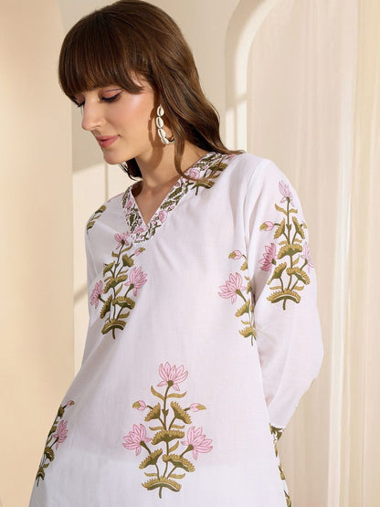 Women Floral Printed Regular Pure Cotton Kurta with Trousers