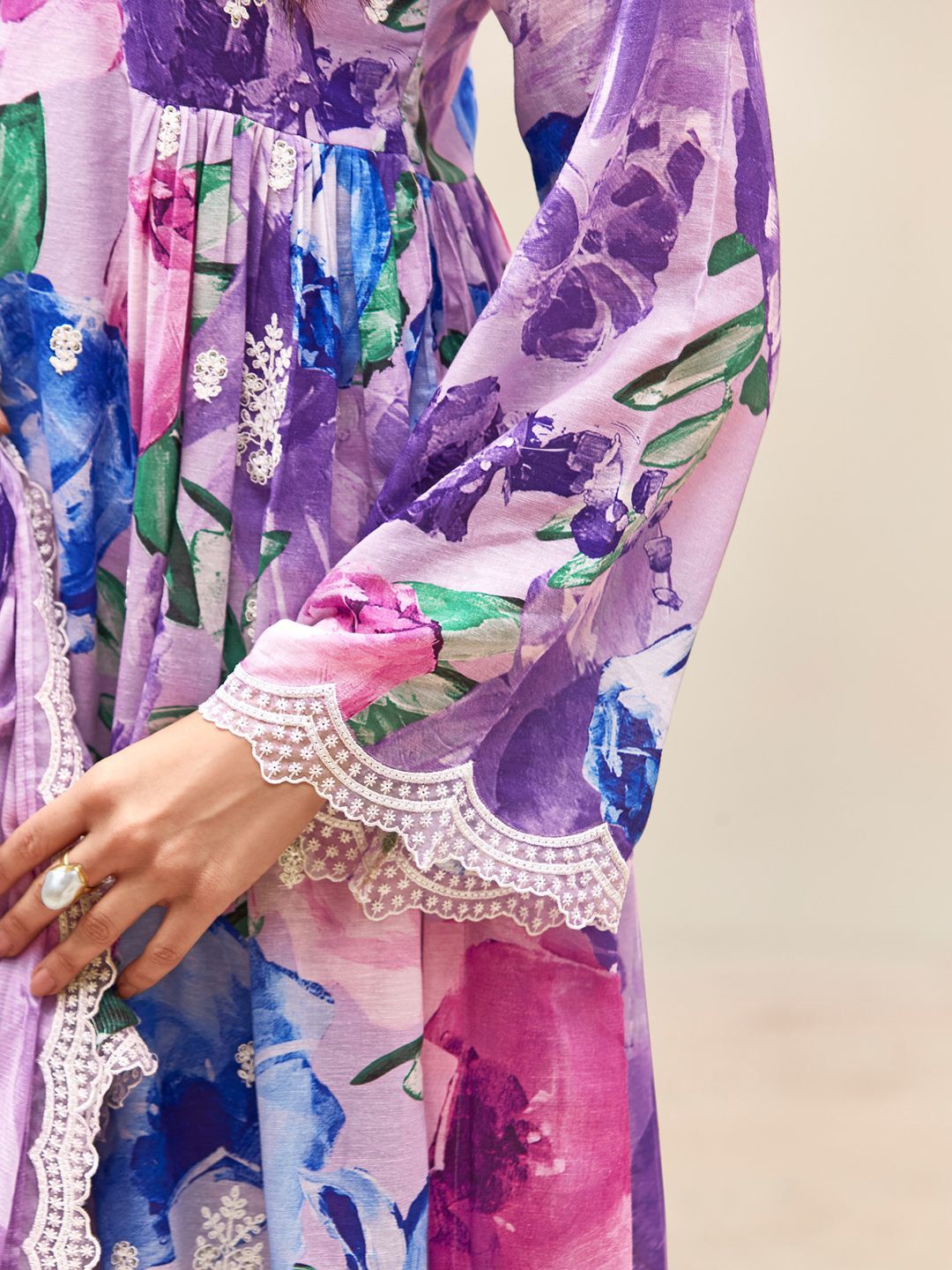 Dhiyona IE Women Floral Embroidered Empire Thread Work Kurta with Trousers & With Dupatta