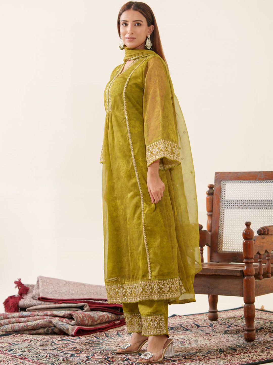 Dhiyona PD Women Ethnic Motif Woven Design Sequinned Straight Kurta With Trouser & Dupatta