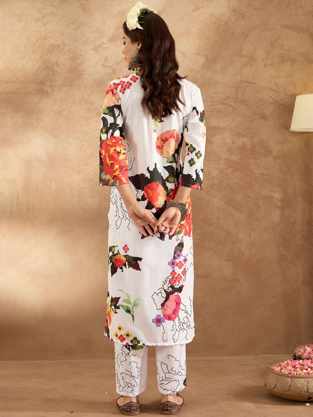 Women Floral Printed Regular Kurta with Trousers
