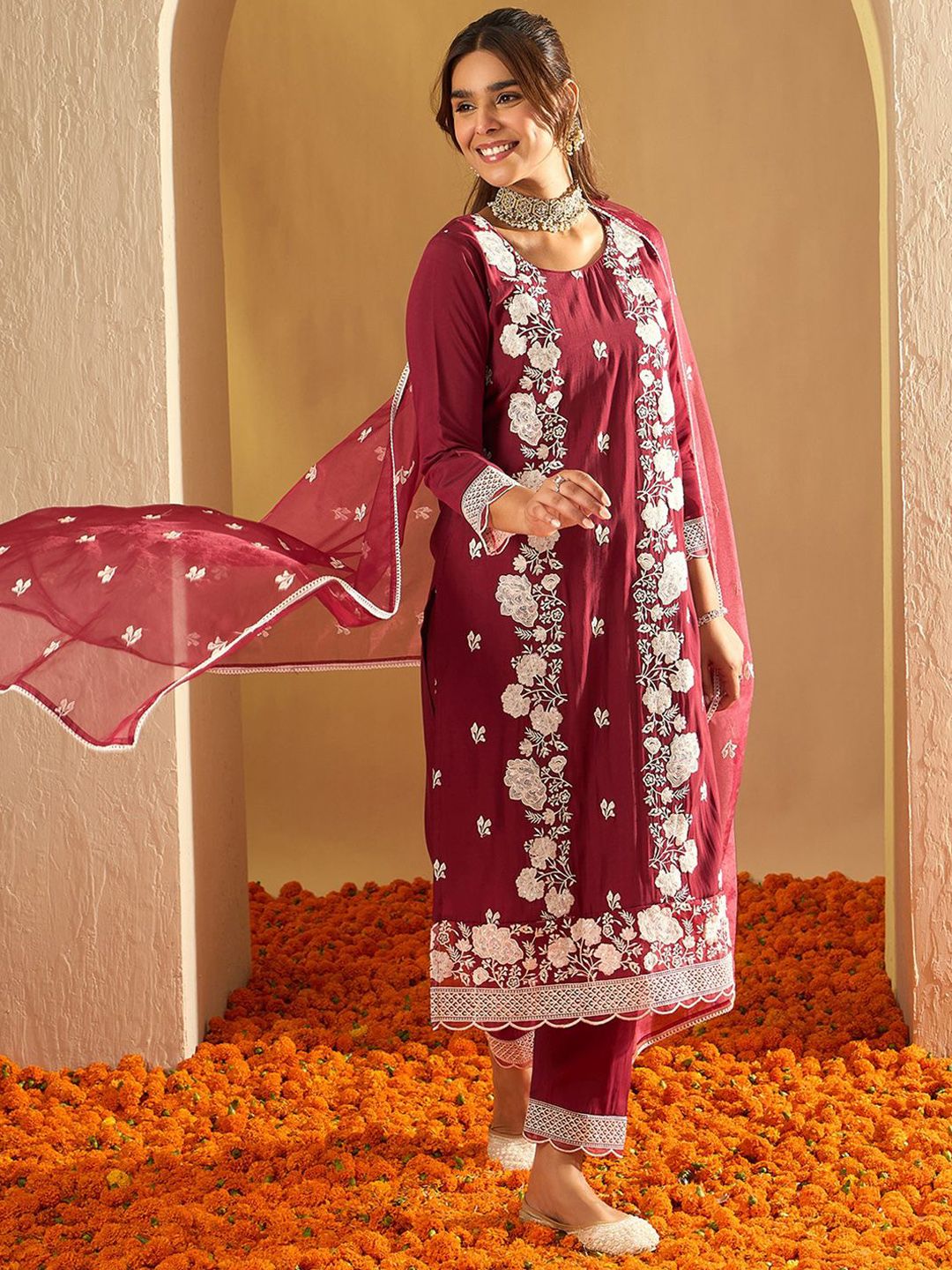 Dhiyona IE Floral Embroidered Straight Thread Work Kurta with Trousers & Dupatta