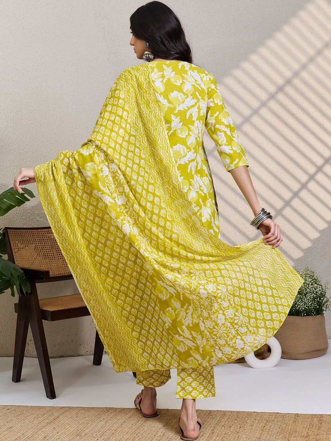 Women Floral Printed Regular Pure Cotton Kurta with Trousers & With Dupatta