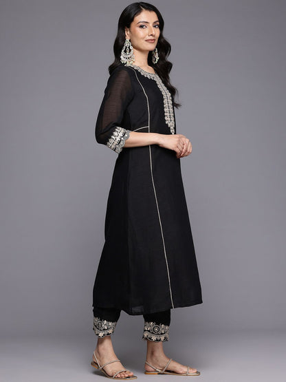 Dhiyona VA Women'sEthnic Motifs Embroidered Zari Panelled Kurta With Trousers & Dupatta
