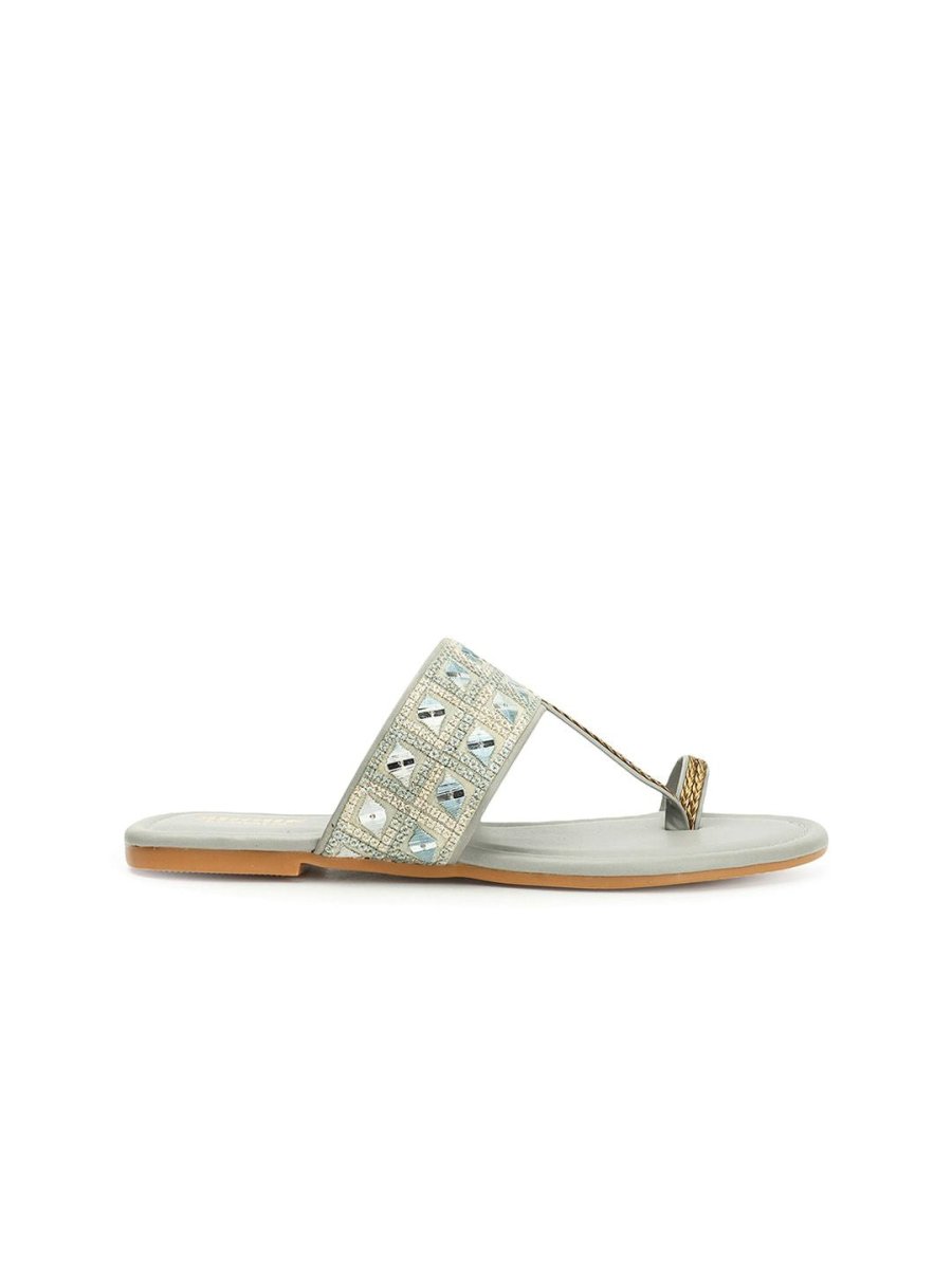 Dhiyona AK Embroidered One Toe Flats