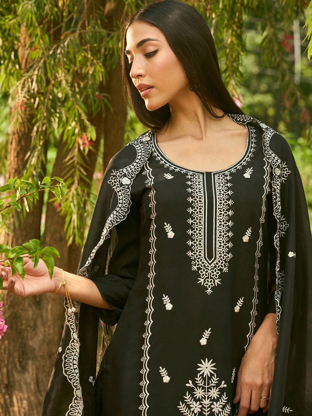 Ethnic Motifs Embroidered Regular Thread Work Kurta with Trousers & Dupatta