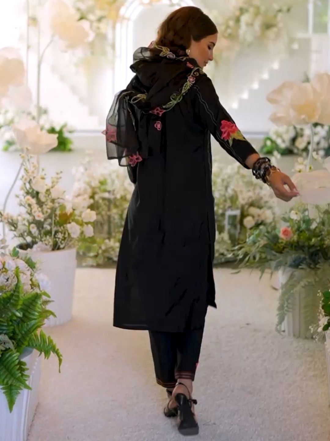 Floral Embroidered Thread Work Straight Kurta With Trousers And Dupatta