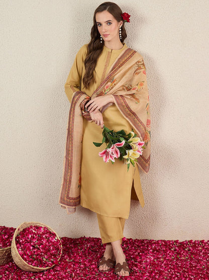 Dhiyona IE Women Solid Kurta with Trousers & Dupatta