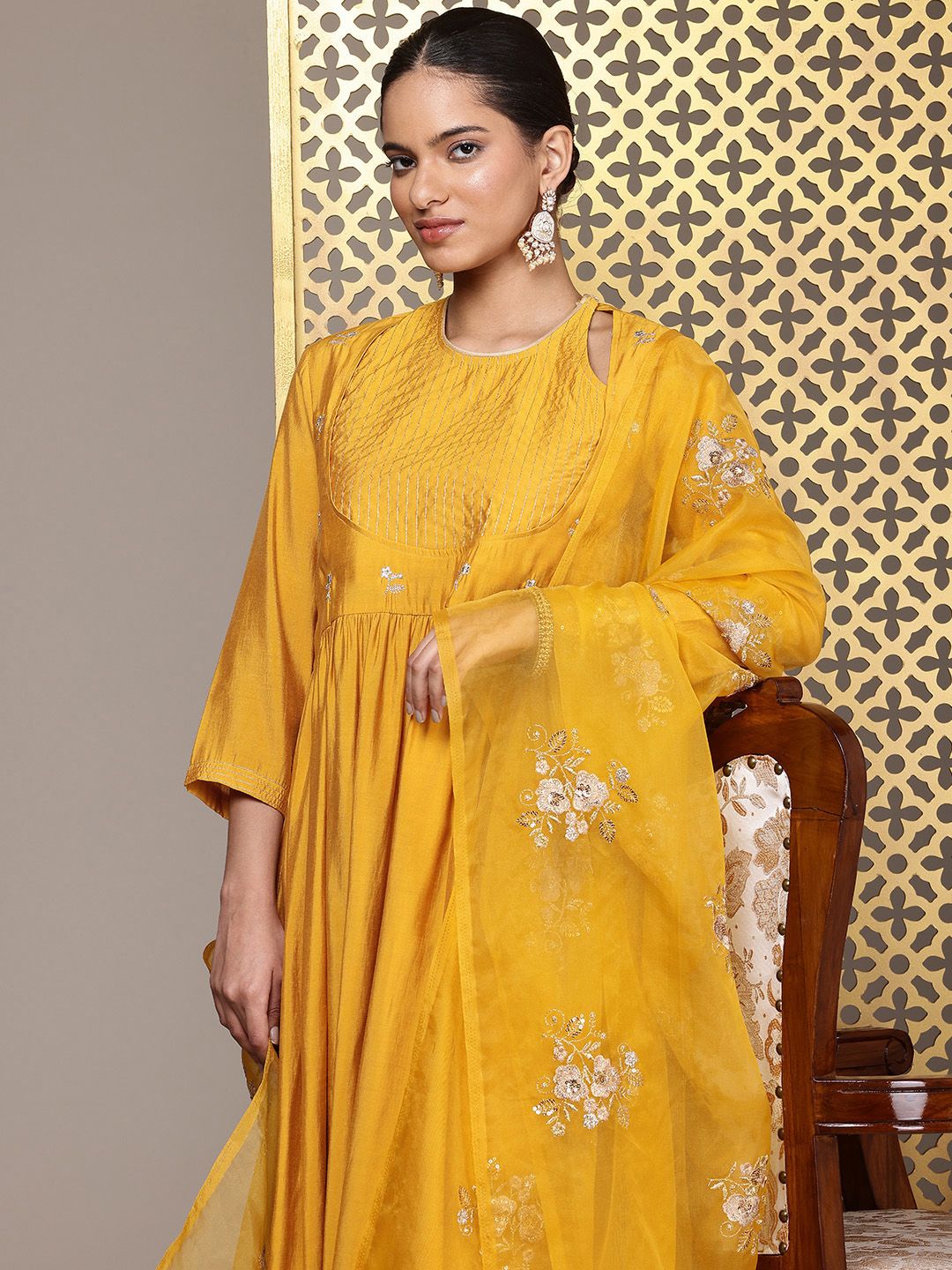 Dhiyona PD Women Yoke Design Thread Work Jashn Kurta & Palazzos With Dupatta