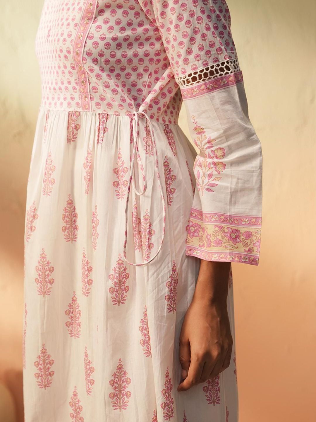 Dhiyona IS Women's Women Floral Printed Regular Pure Cotton Kurta With Trousers & Dupatta