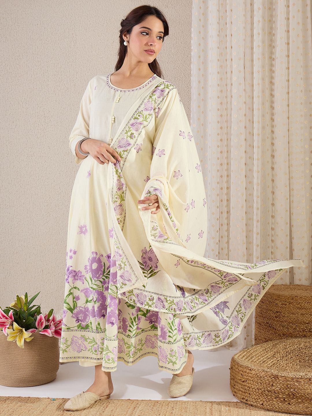 Women Floral Printed Regular Beads and Stones Pure Cotton Kurta Set