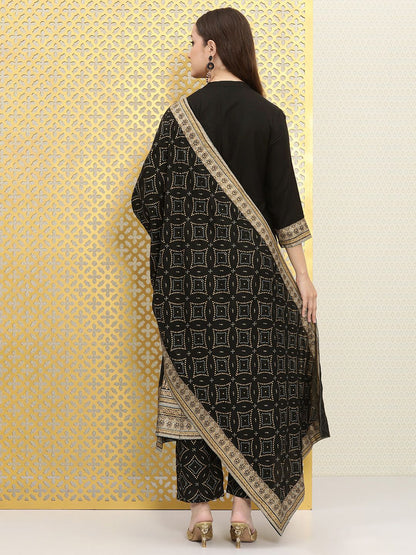 Dhiyona OD  Women Black Bandhani Pleated Kurta with Trousers & With Dupatta