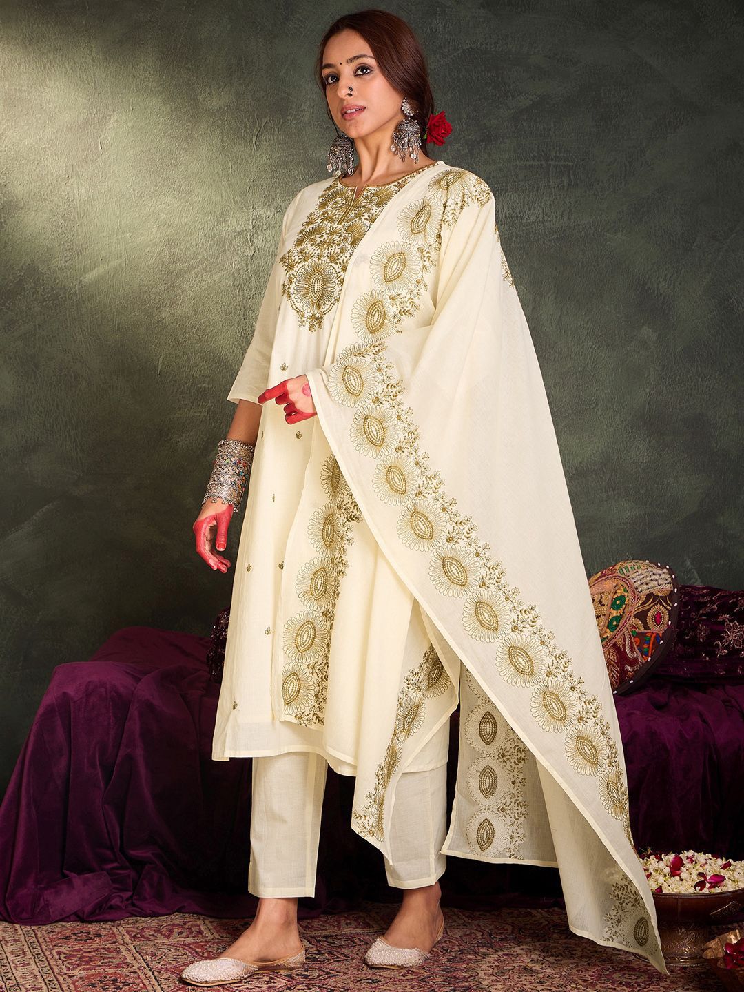 Floral Embroidered Thread Work Pure Cotton Kurta With Trousers & Dupatta
