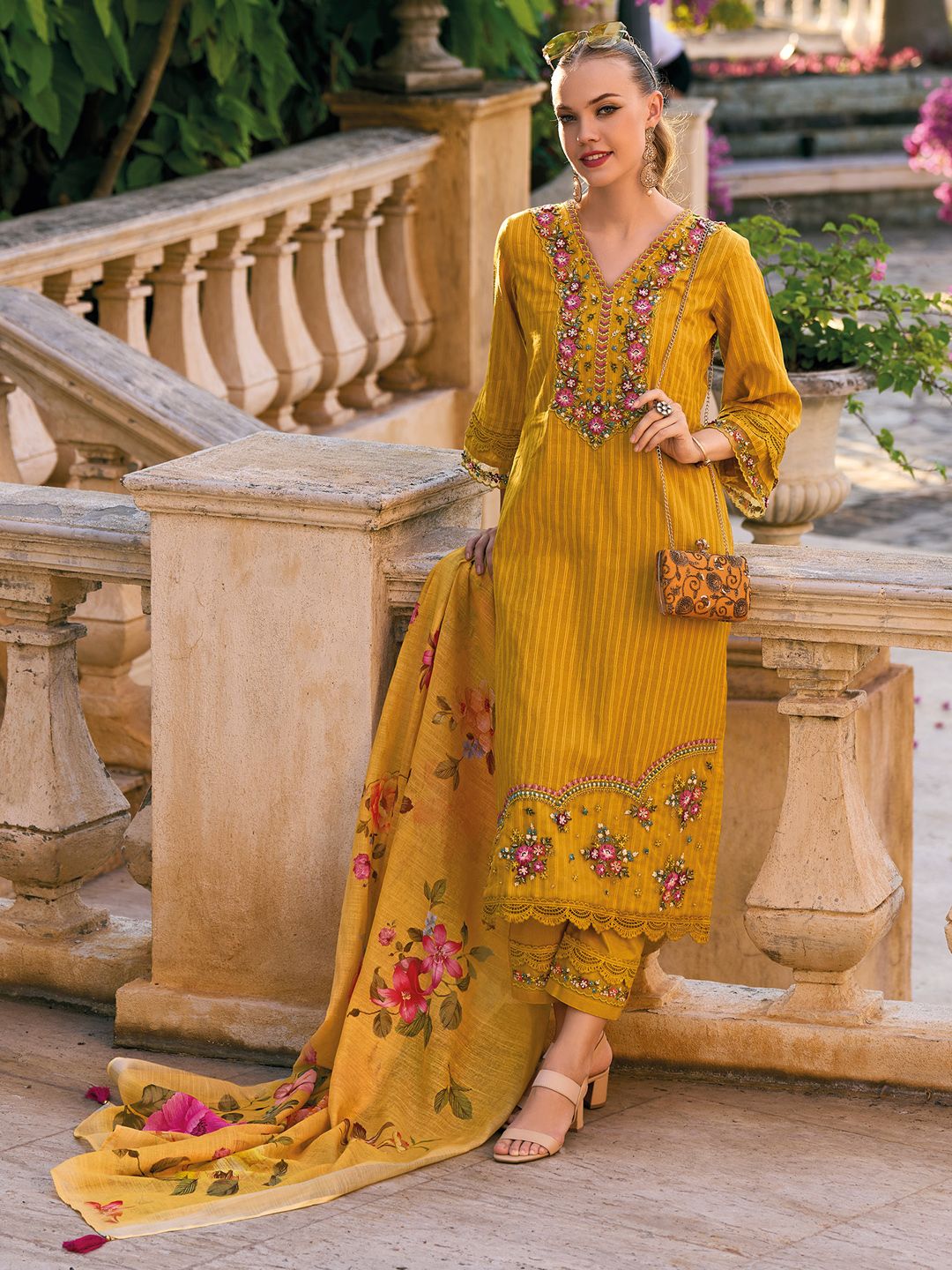 Dhiyona IE Floral Embroidered Regular Thread Work Pure Cotton Kurta with Trousers & Dupatta