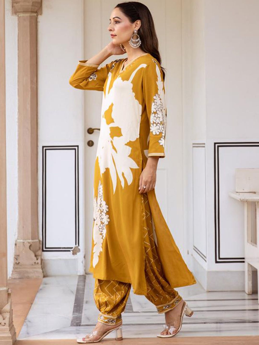 Dhiyona IE Floral Printed Three-Quarter Sleeves A-Line Tunic With Trouser