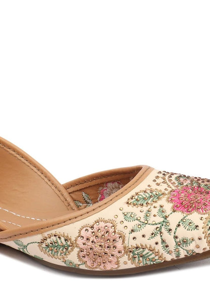 Dhiyona AK Embroidered Mojaris