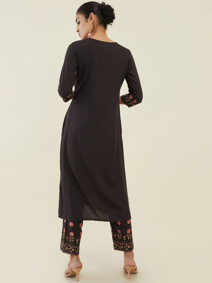 Dhiyona SO Women's Women Floral Embroidered Thread Work Kurta with Trousers