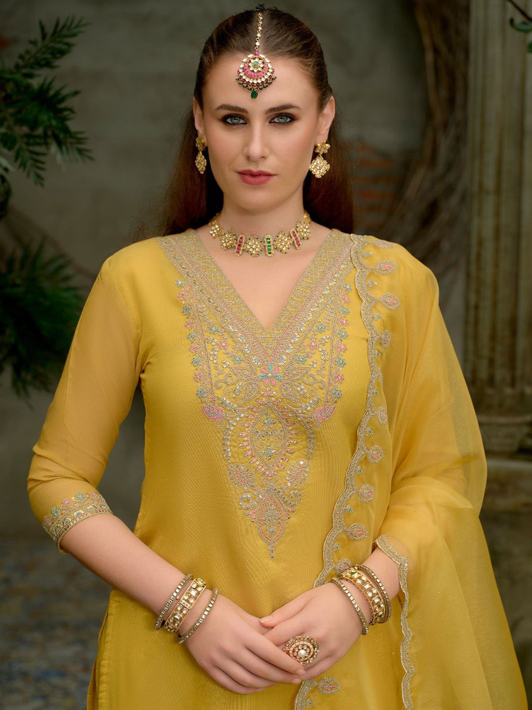 Dhiyona IE Ethnic Motifs Embroidered Kurta with Trousers & Dupatta