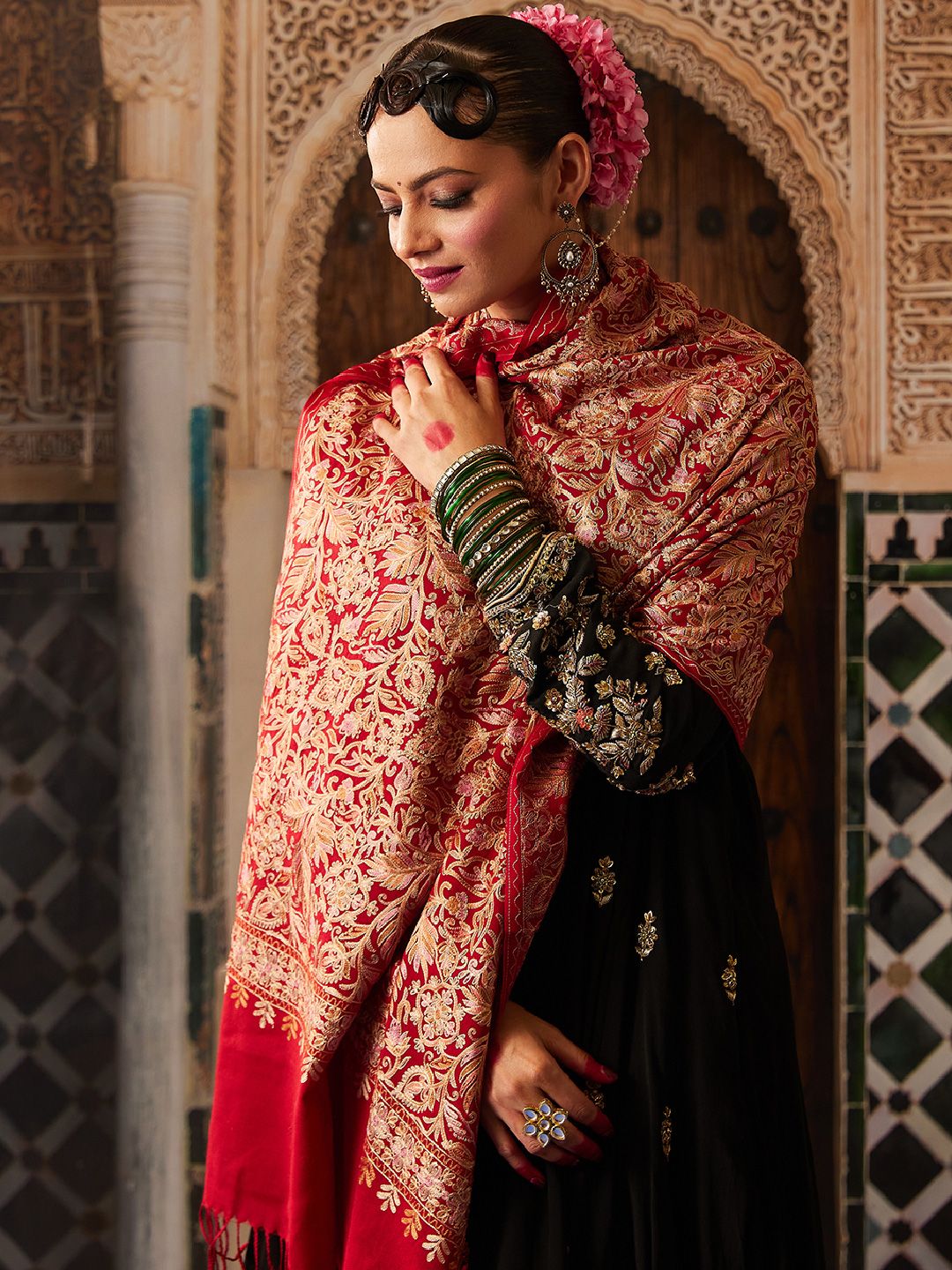 Dhiyona PA Women Floral Embroidered Shawl