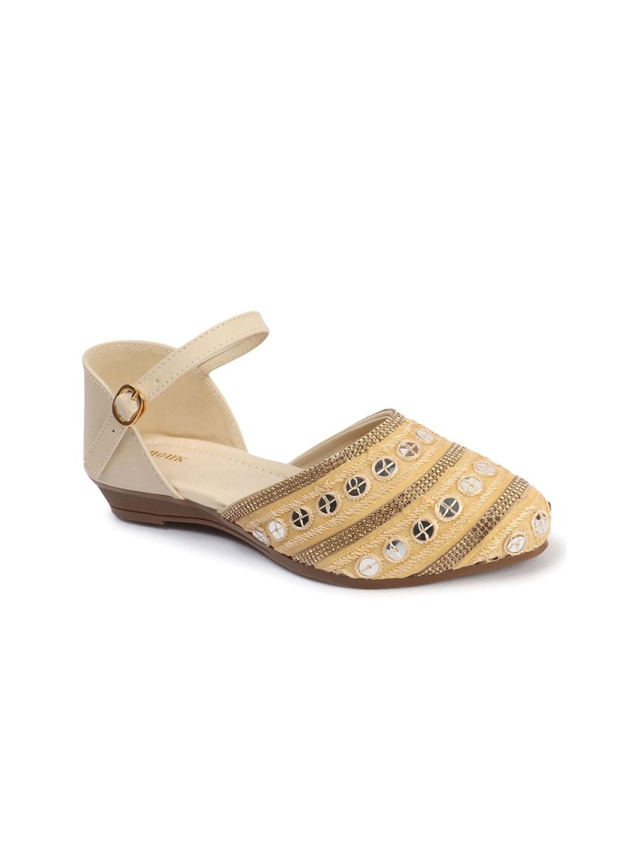 Dhiyona AK Women Embellished Ethnic Mojaris